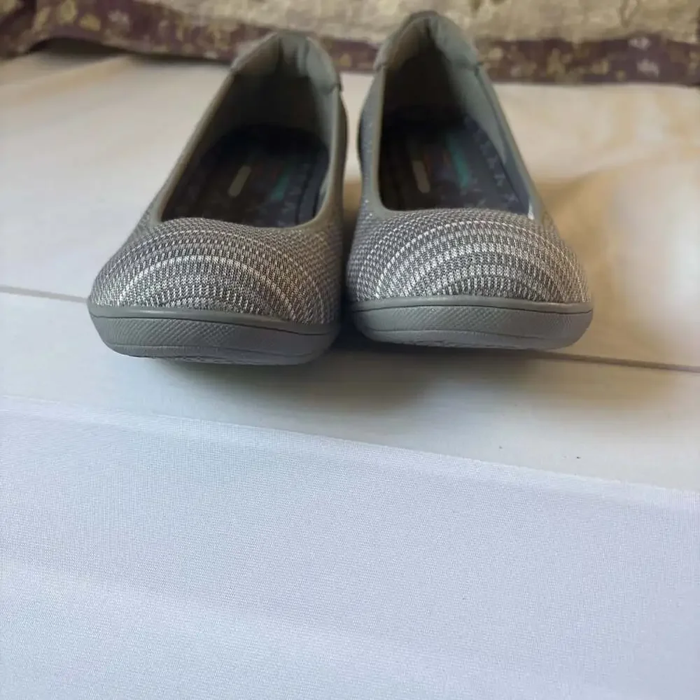 Skechers Strech Fit Air Cooled Memory Foam Gray Low Wedge Slip Ons Women's 9.5
